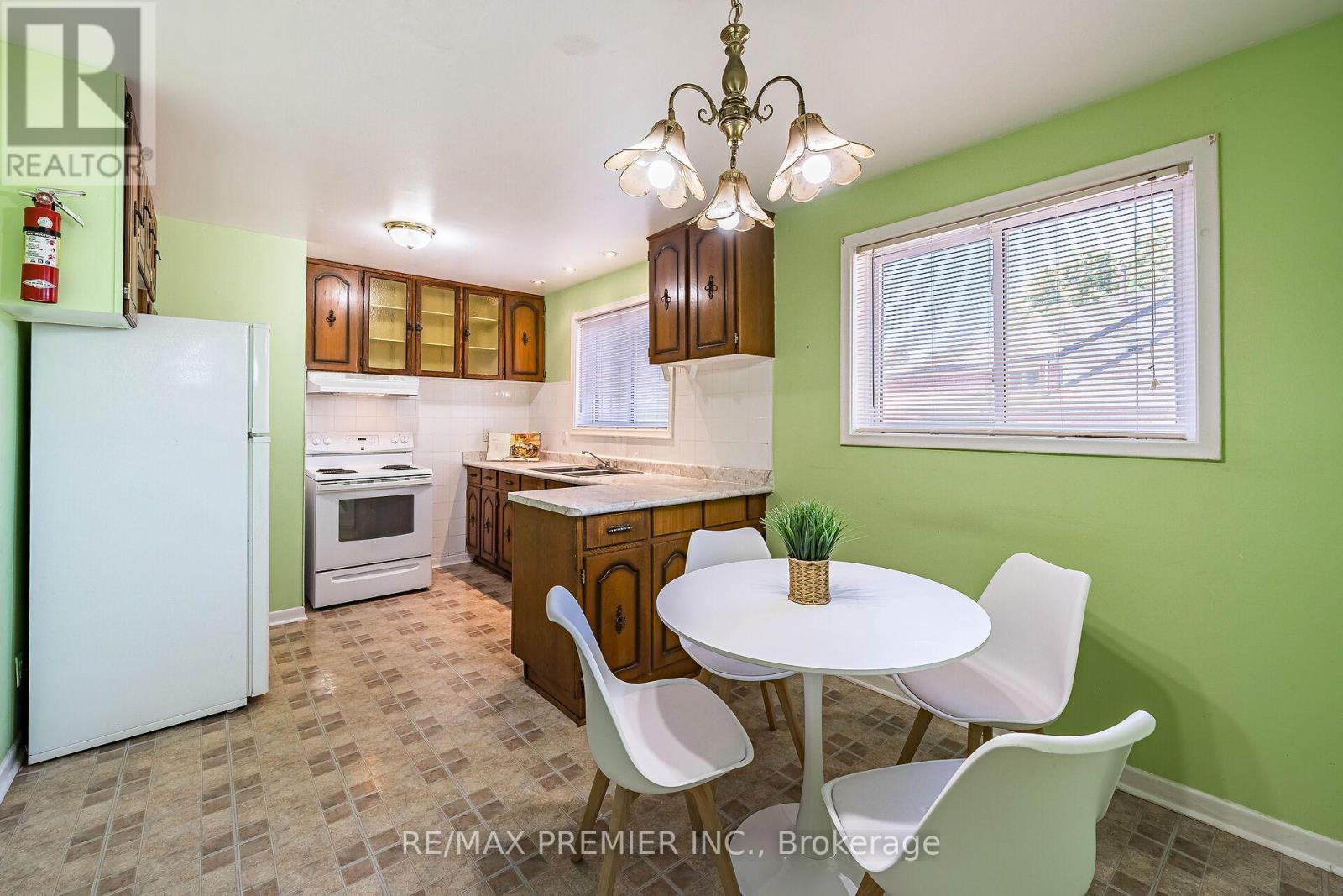 5 VALOIS COURT - 6