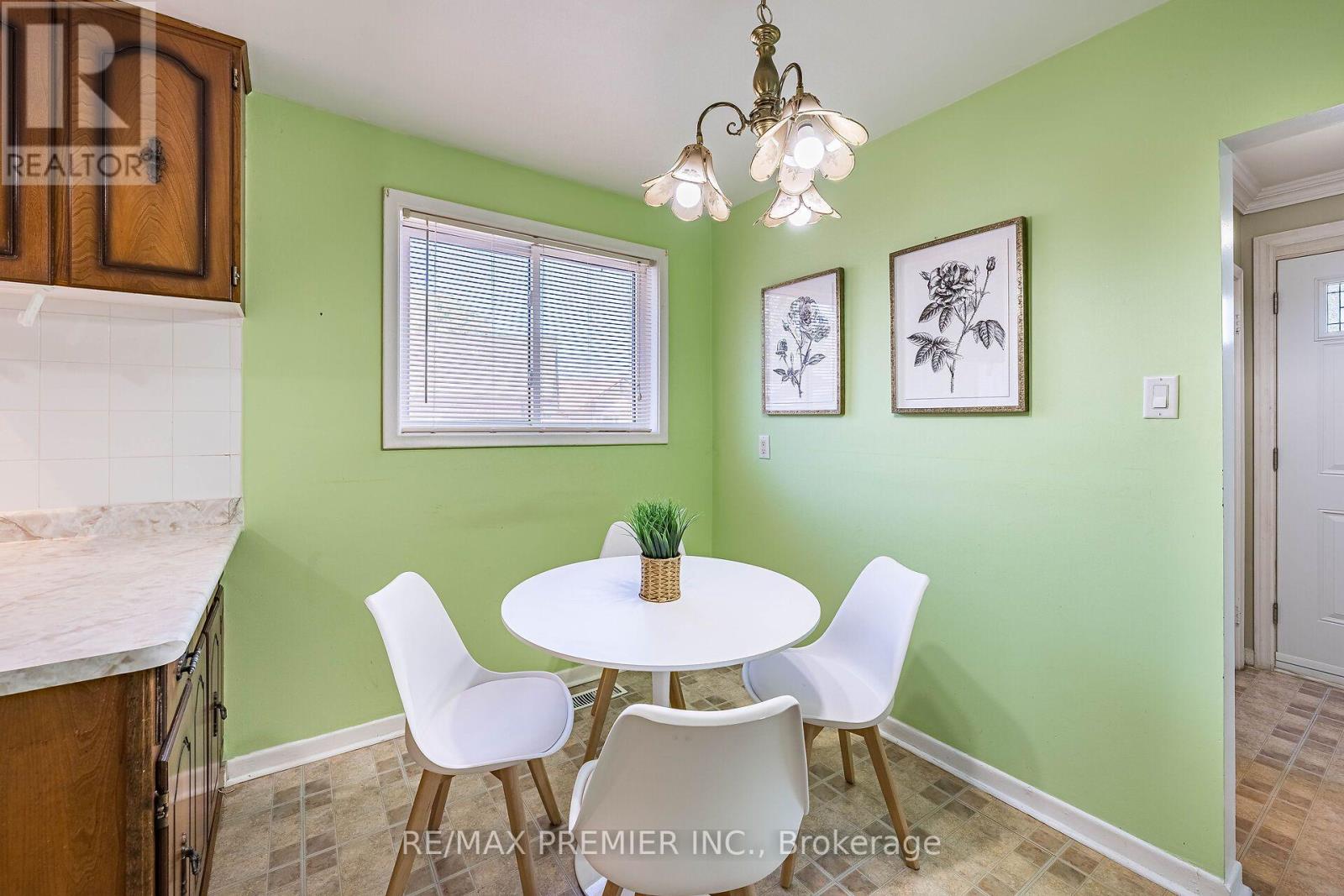 5 VALOIS COURT - 7