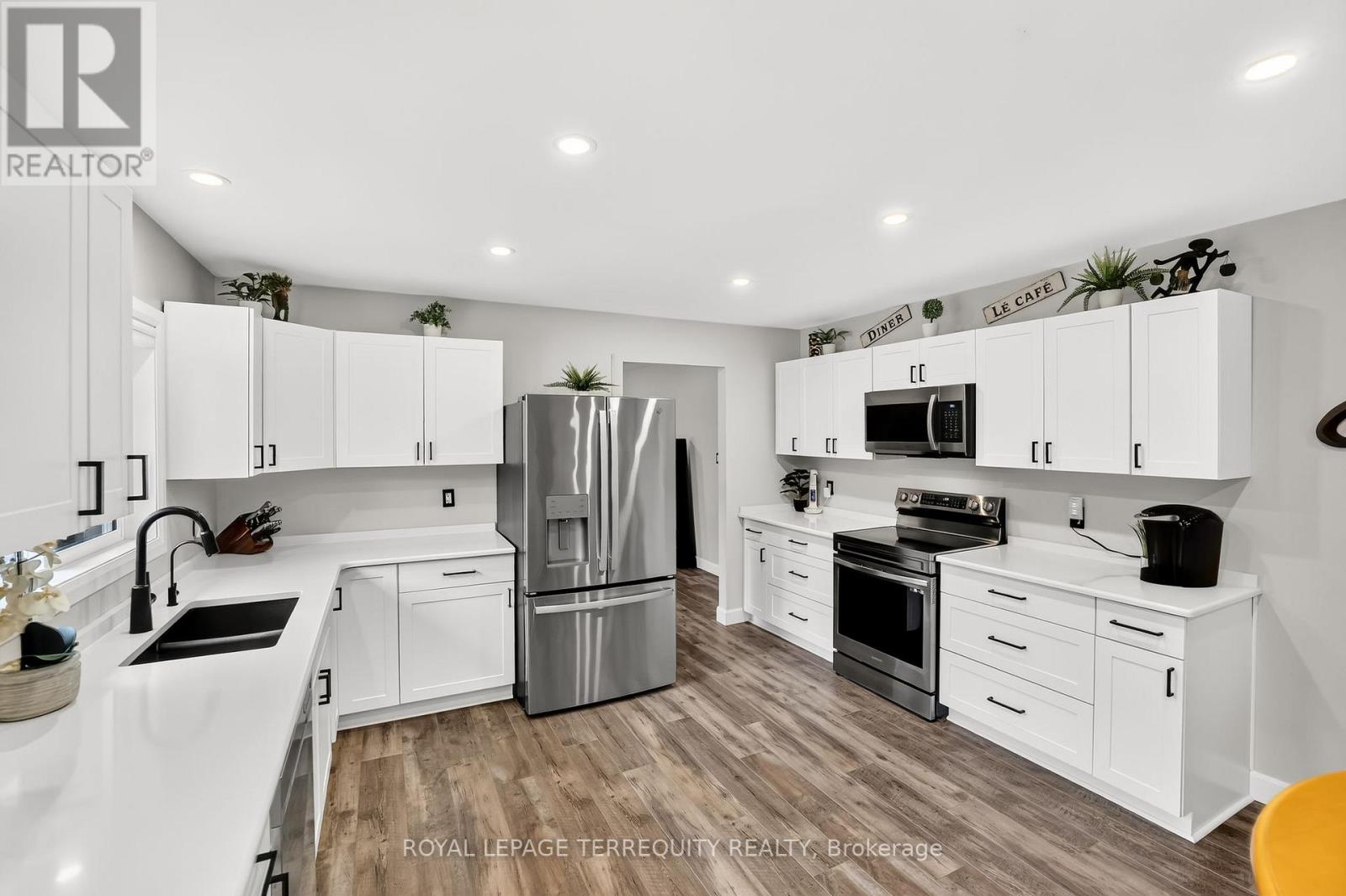 219 STATION ROAD - Image 12