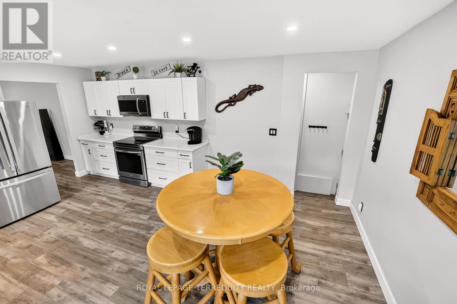 219 STATION ROAD - Image 14