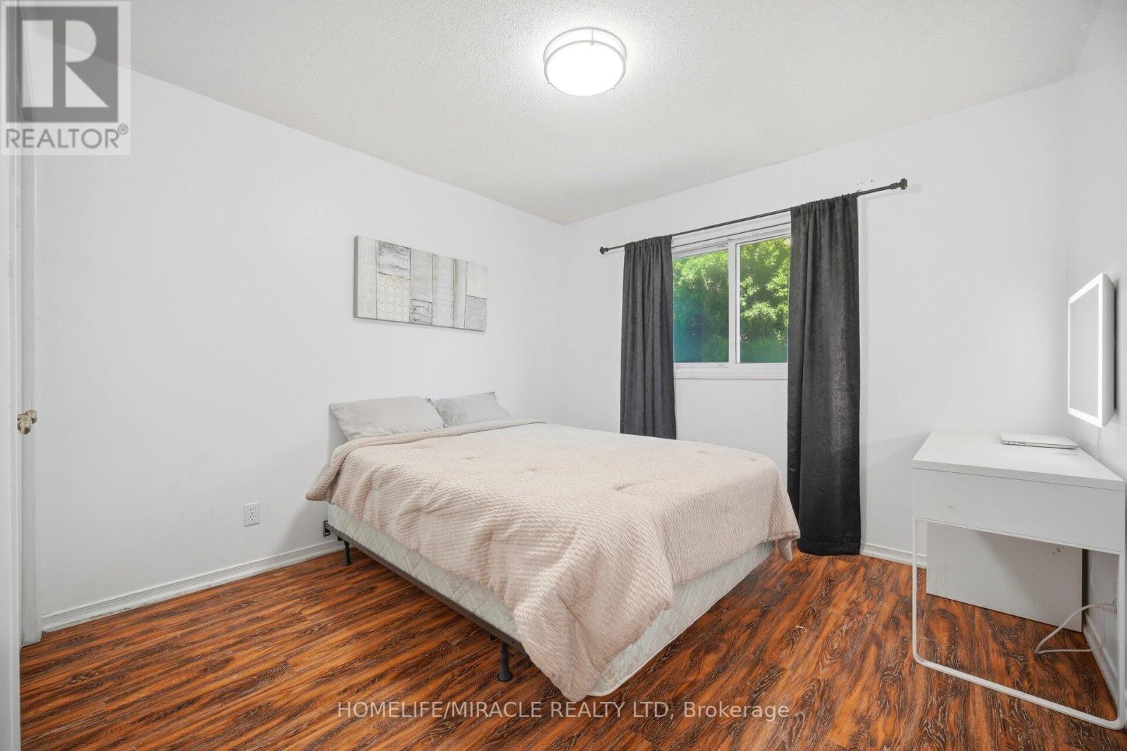 196 FIRST ST LOUTH - 23