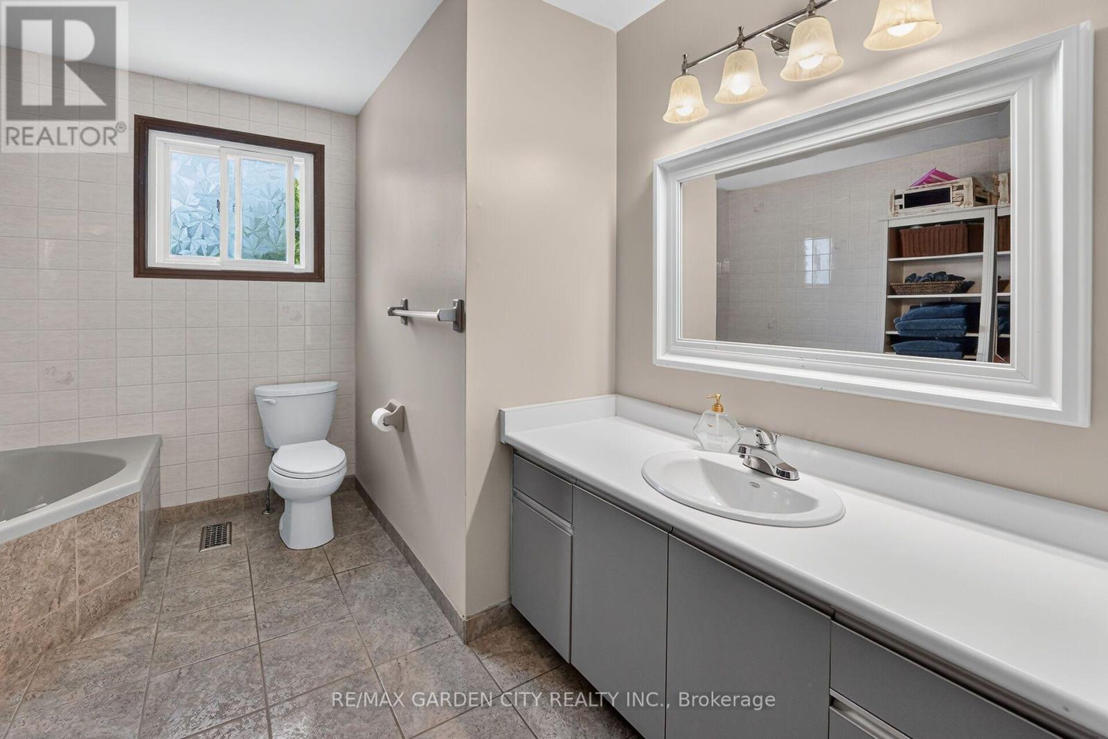 43 BONAPARTE WAY - 32