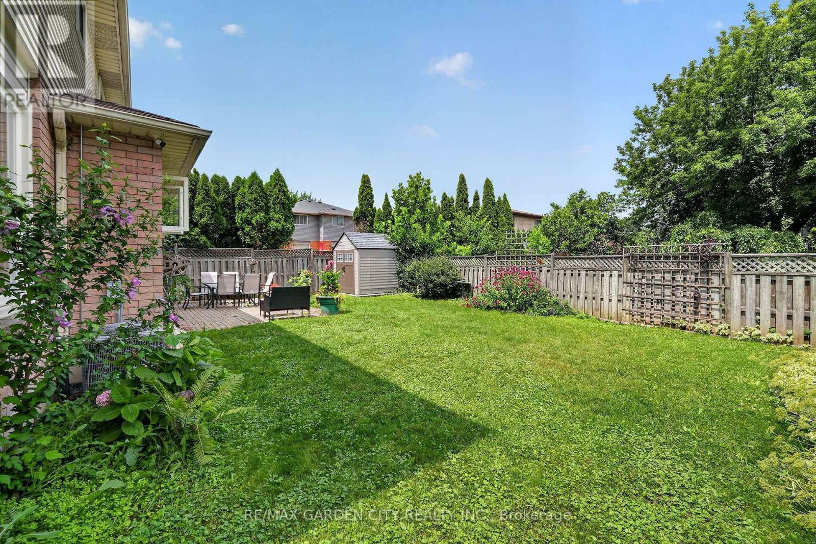 43 BONAPARTE WAY - 37