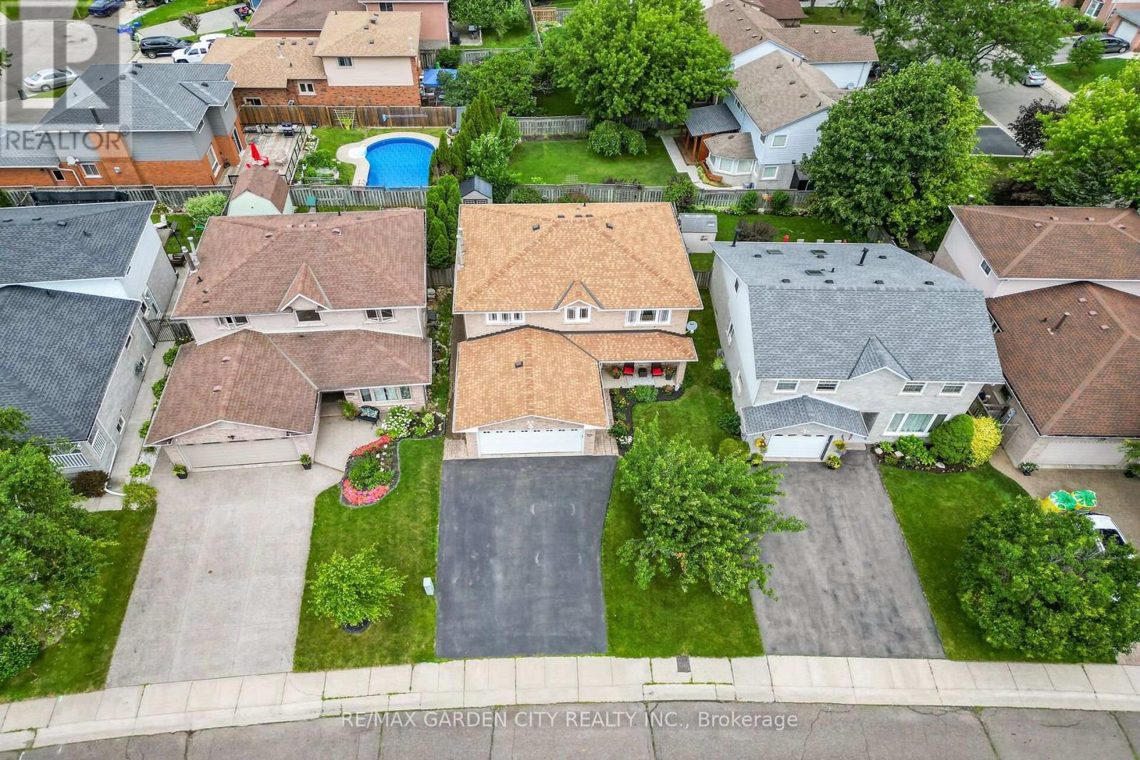 43 BONAPARTE WAY - 40