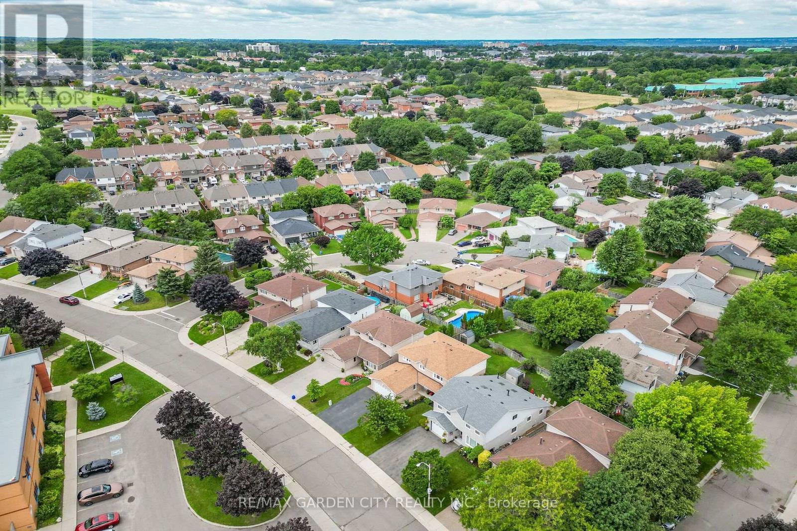43 BONAPARTE WAY - 42