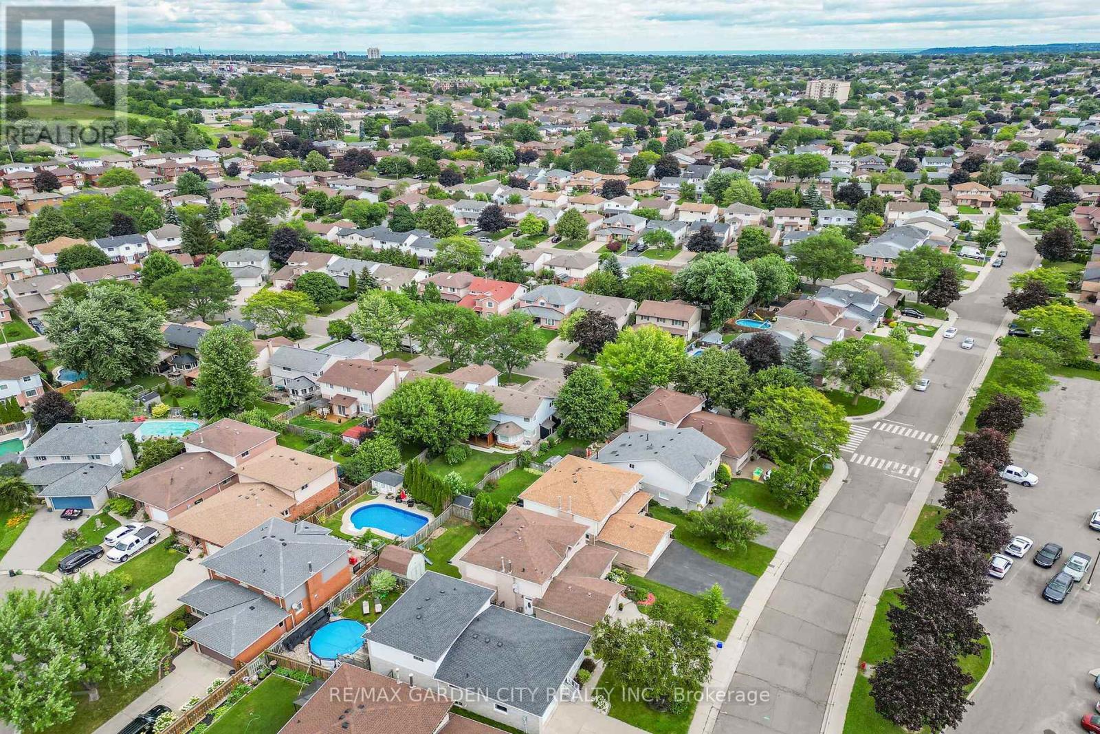 43 BONAPARTE WAY - 44