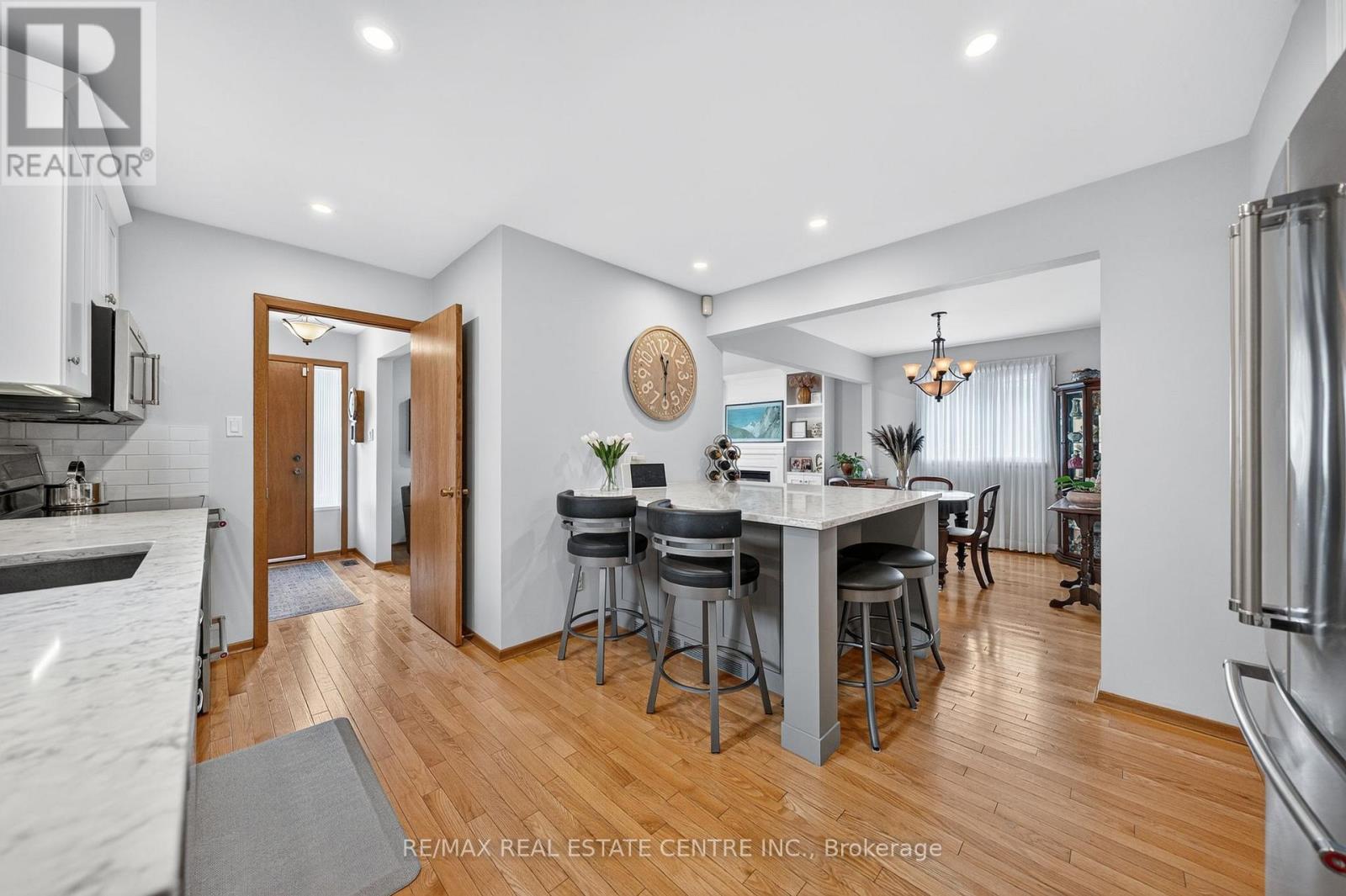 107 LAURENTIAN DRIVE - Image 6
