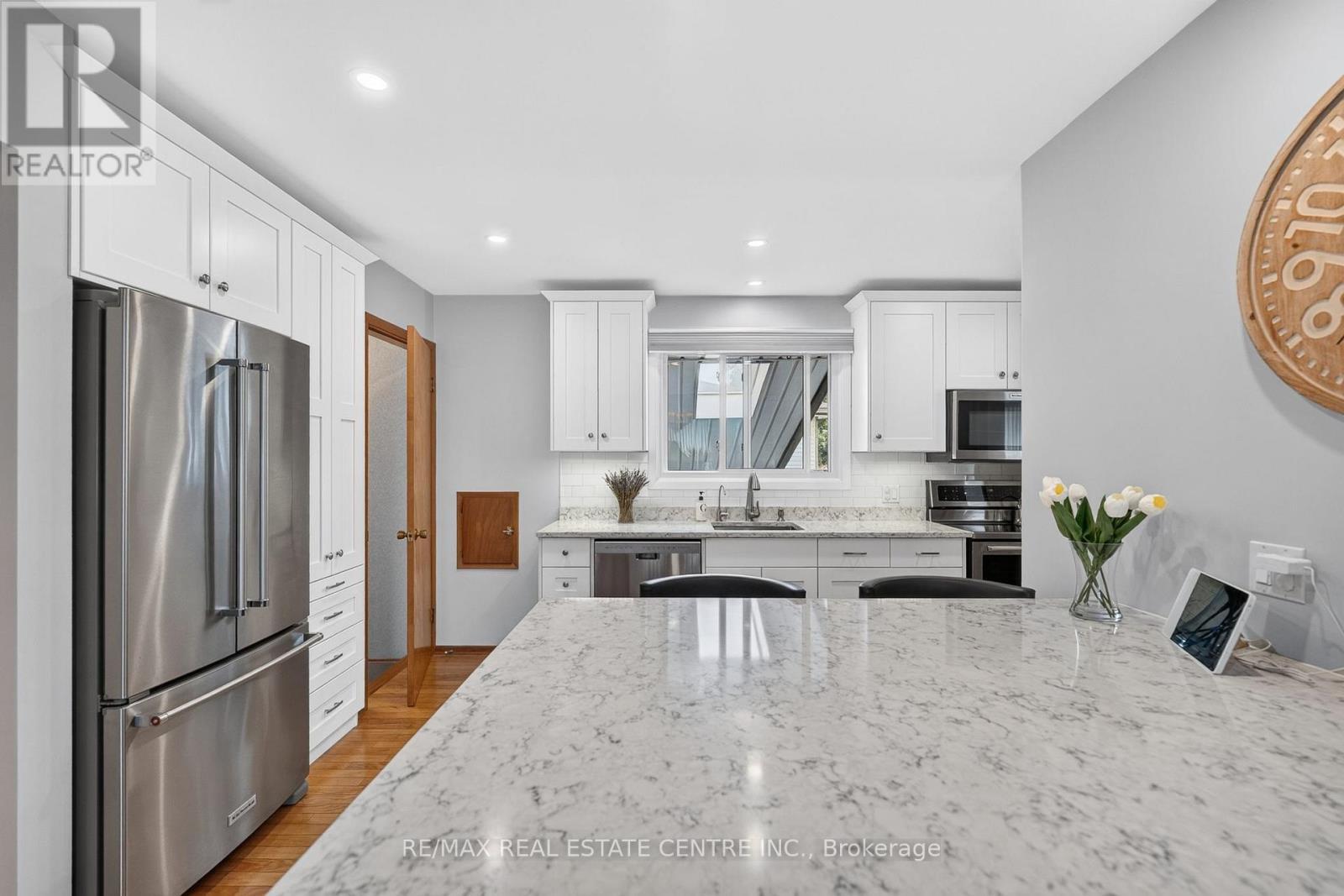 107 LAURENTIAN DRIVE - Image 9