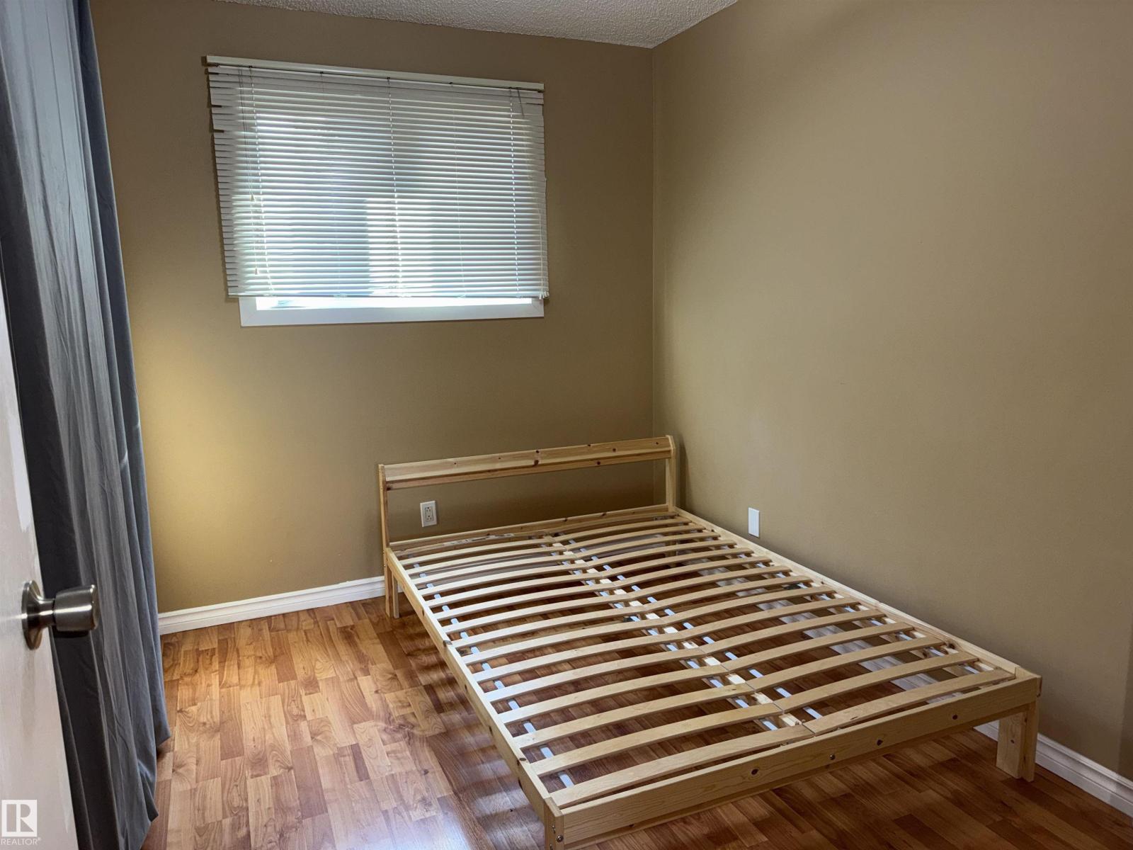 5645 137 AV NW - 10