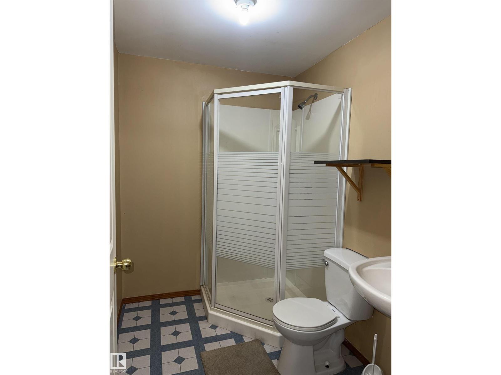 5645 137 AV NW - 16