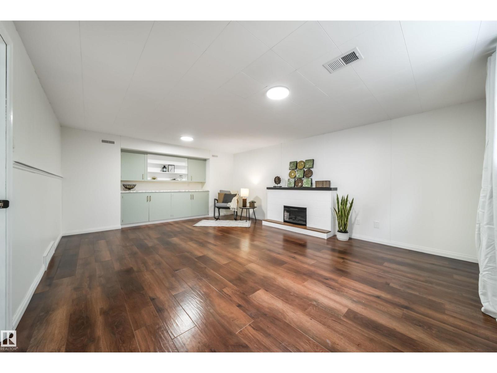 7123 87 ST NW - 43