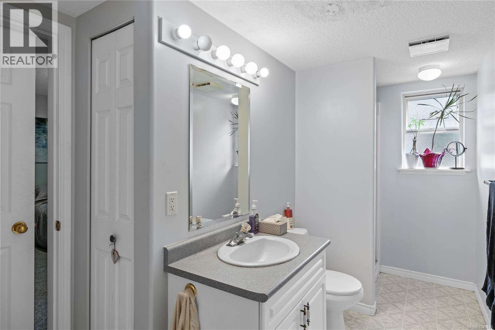 876 Cavin Rd - 33