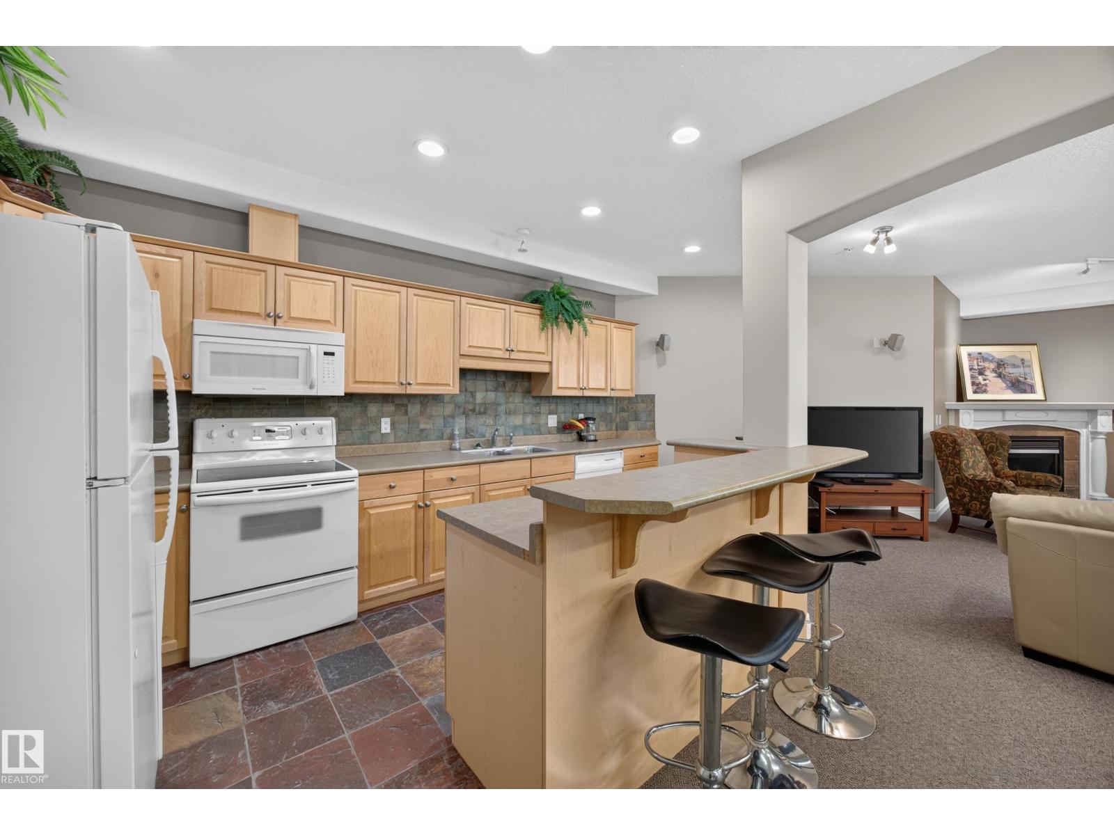 #401 10178 117 ST NW - Image 40