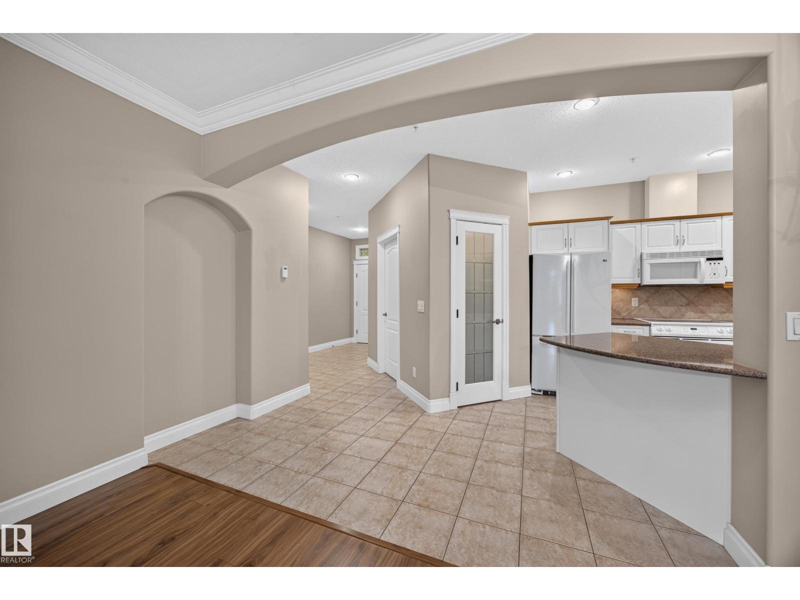 #401 10178 117 ST NW - 15