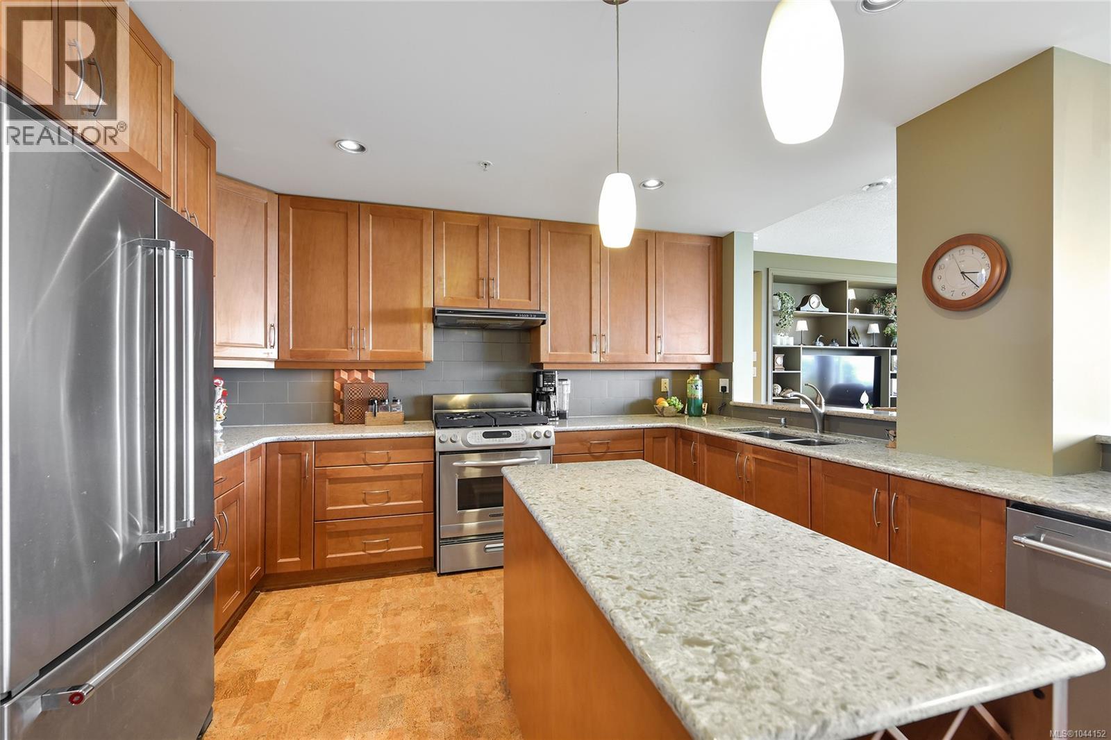 307 5332 Sayward Hill Crescent, Saanich