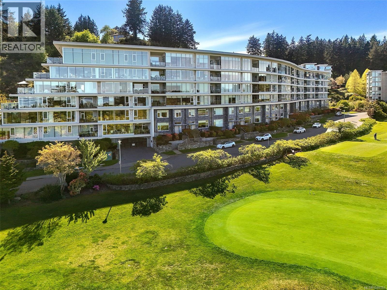 307 5332 Sayward Hill Crescent, Saanich