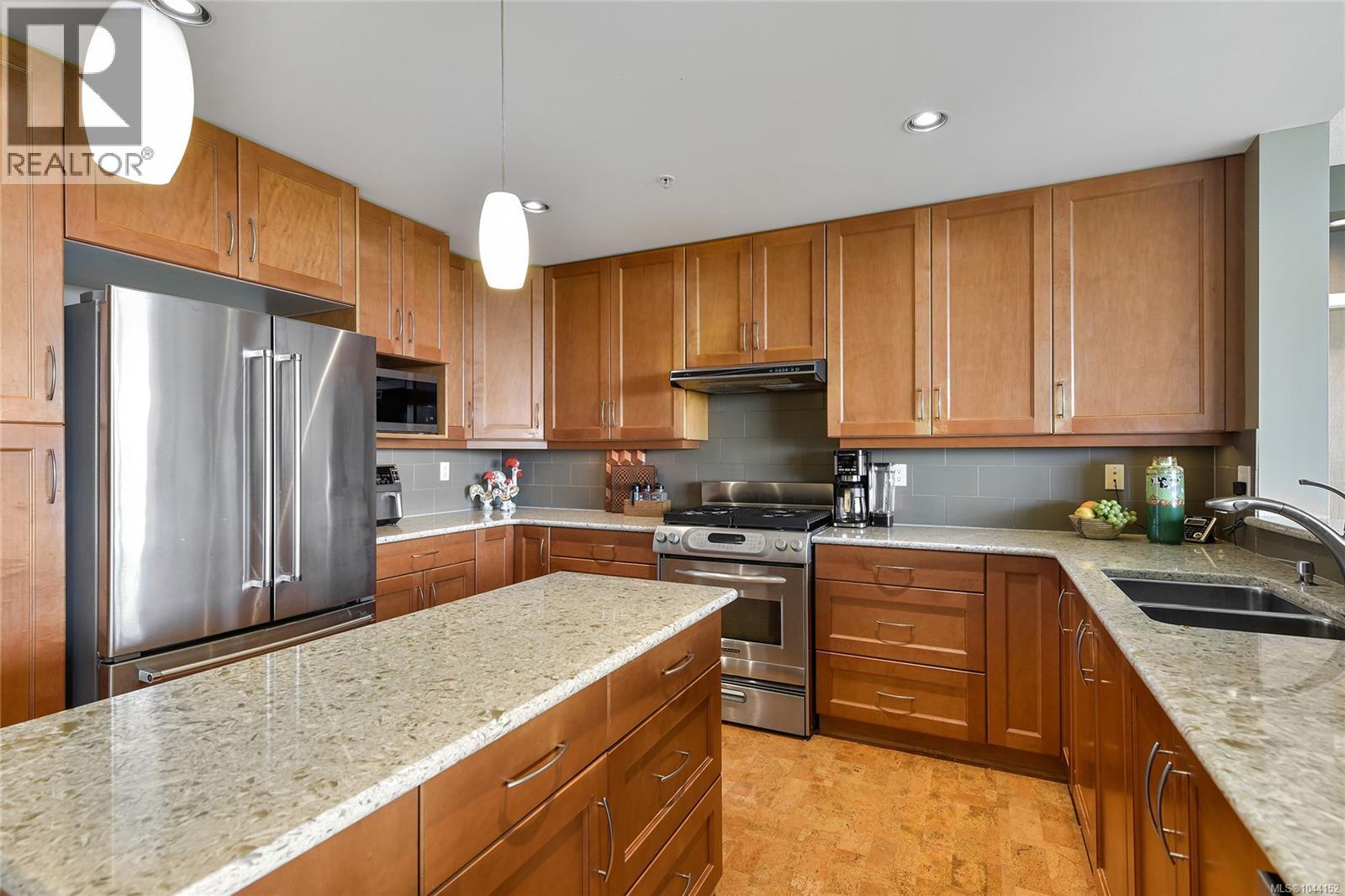 #307 5332 Sayward Hill Cres - 22