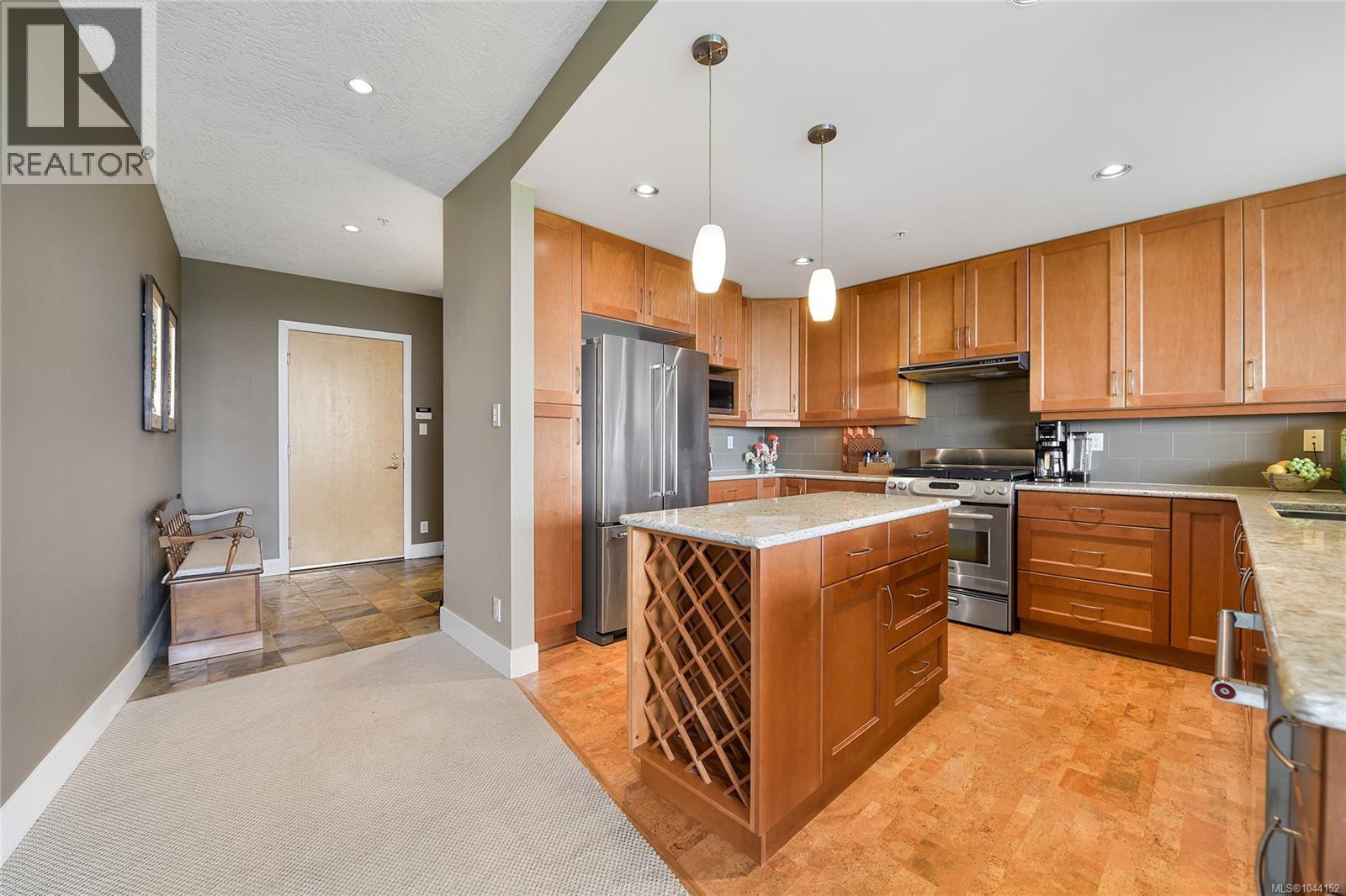 #307 5332 Sayward Hill Cres - 25