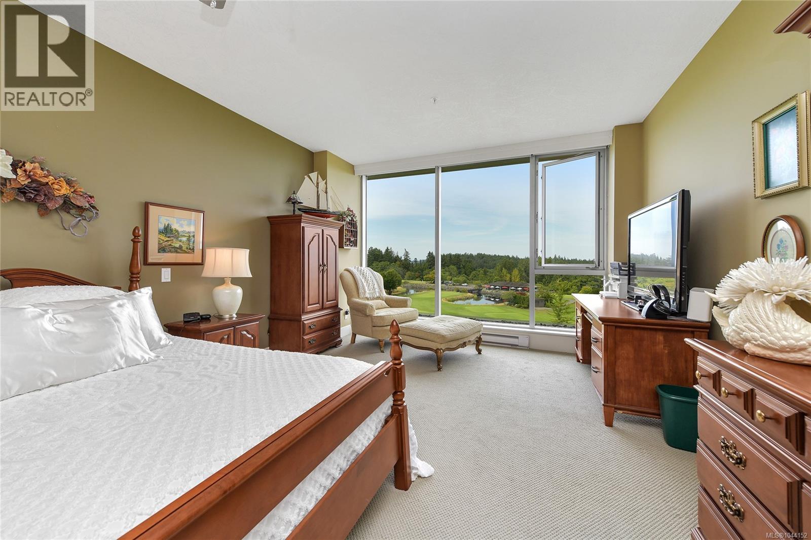 307 5332 Sayward Hill Crescent, Saanich
