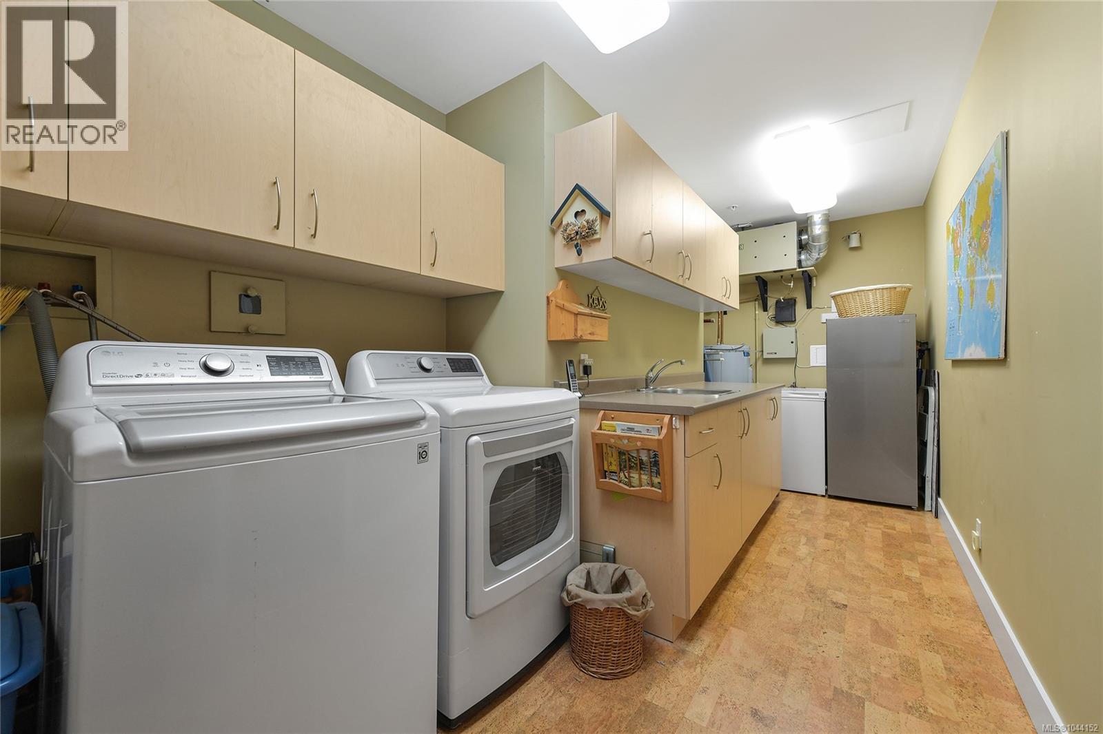 307 5332 Sayward Hill Crescent, Saanich