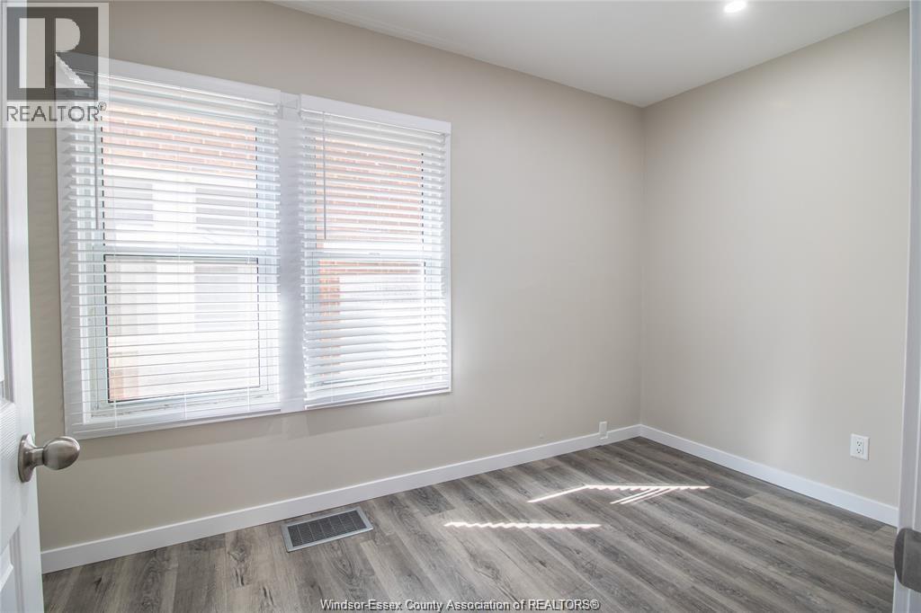 1580 DUFFERIN - 12