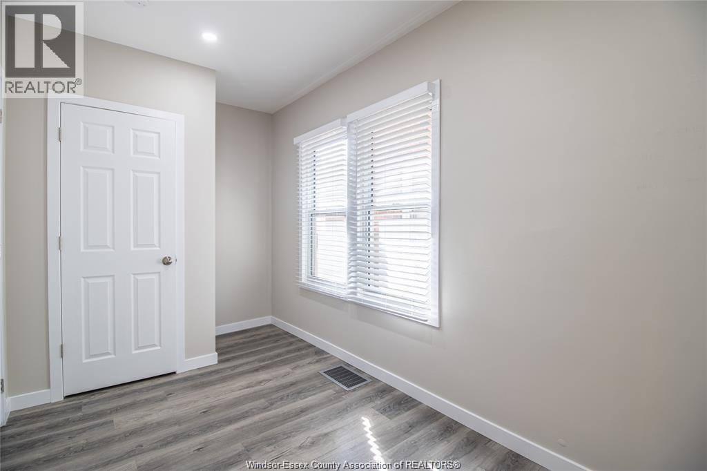 1580 DUFFERIN - 13