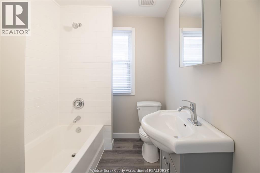 1580 DUFFERIN - 15
