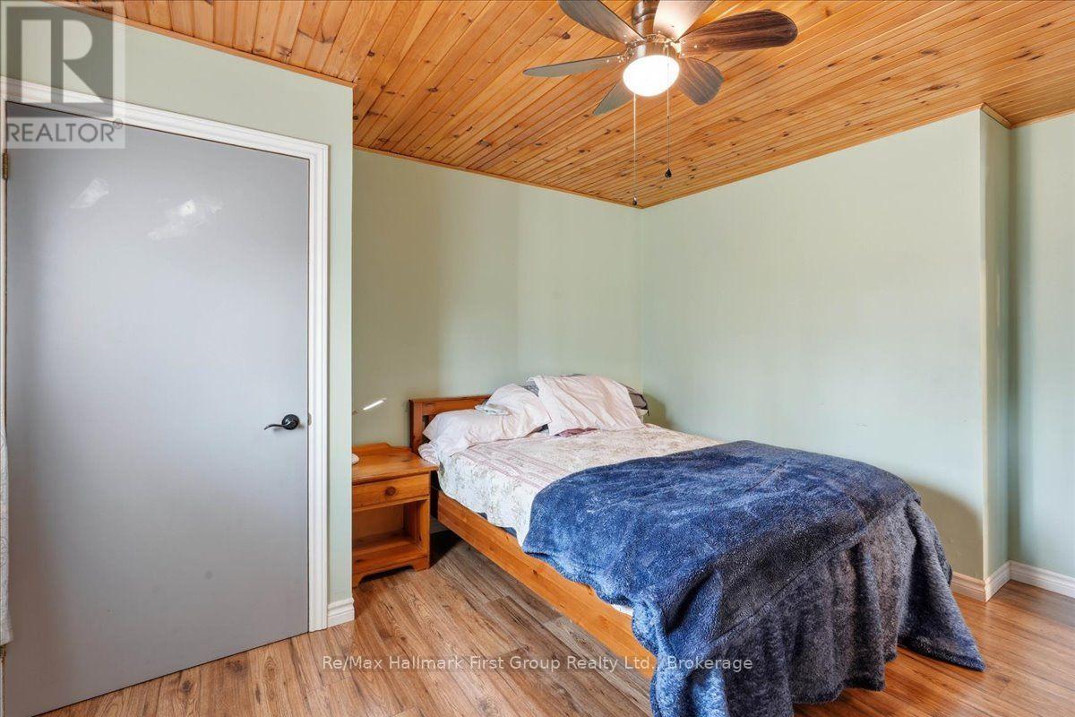1233 LAZIER ROAD - Image 29