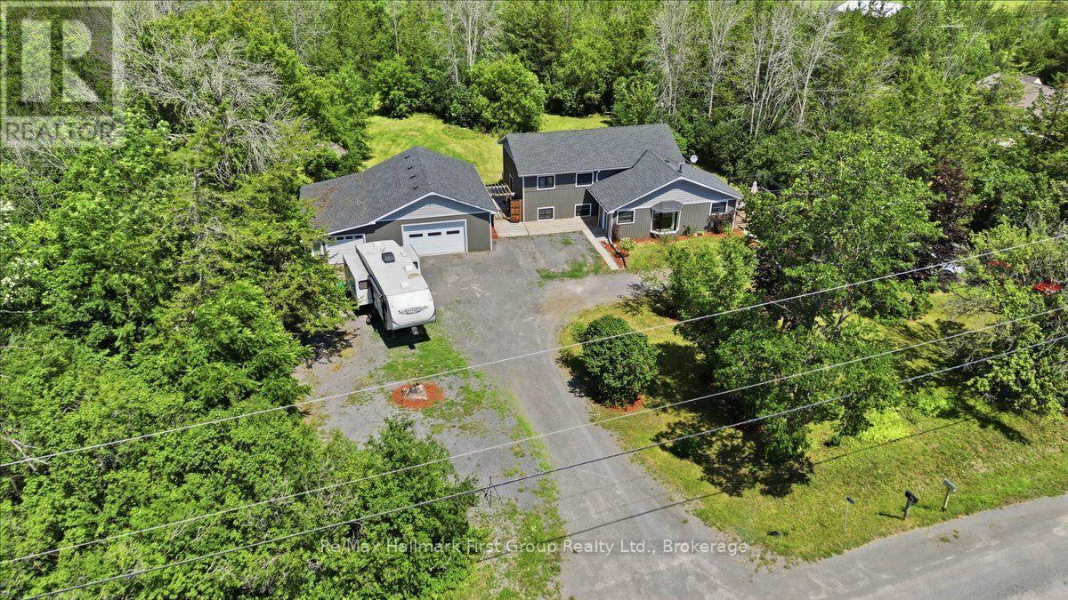 1233 LAZIER ROAD - Image 3