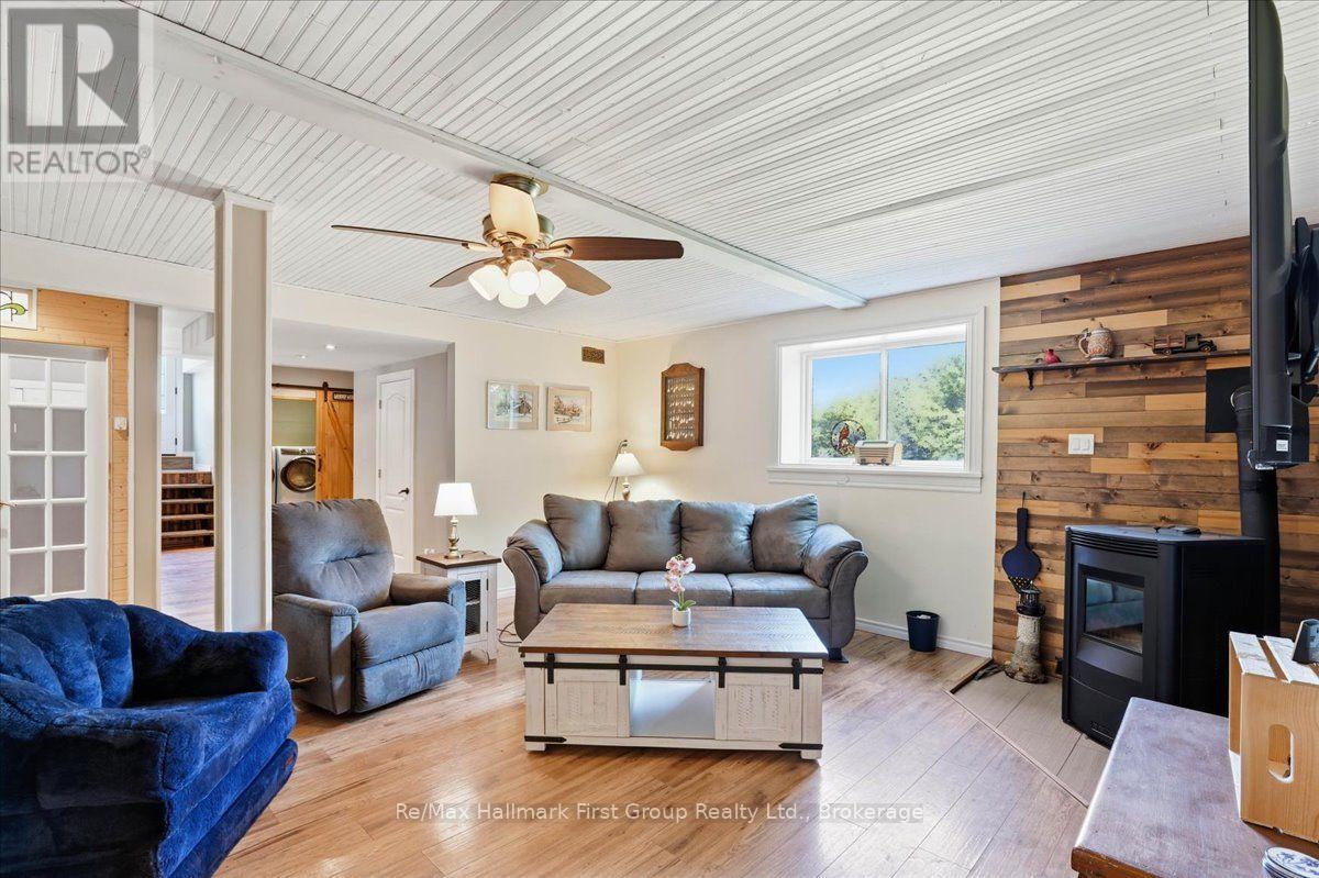 1233 LAZIER ROAD - Image 33