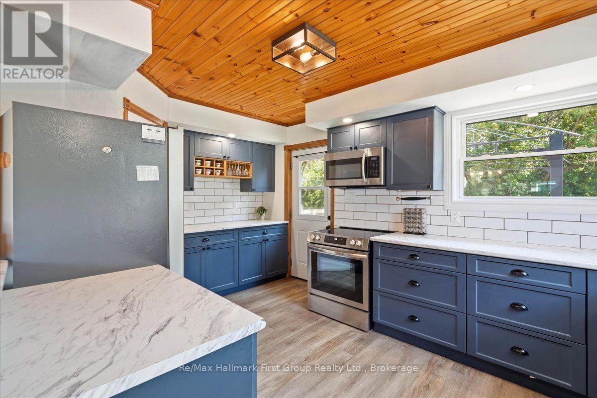 1233 LAZIER ROAD - Image 9