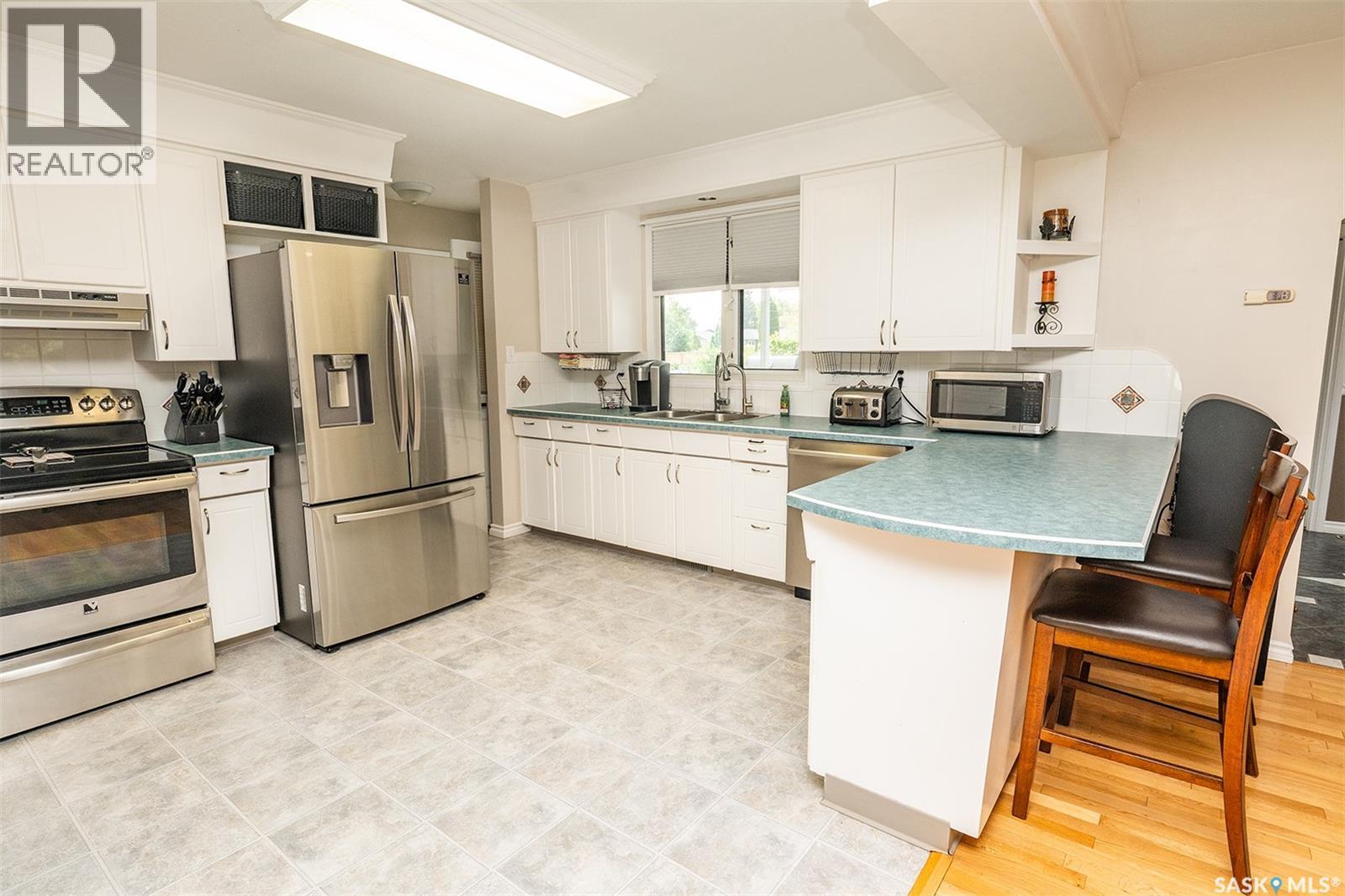 302 7th STREET E - 10
