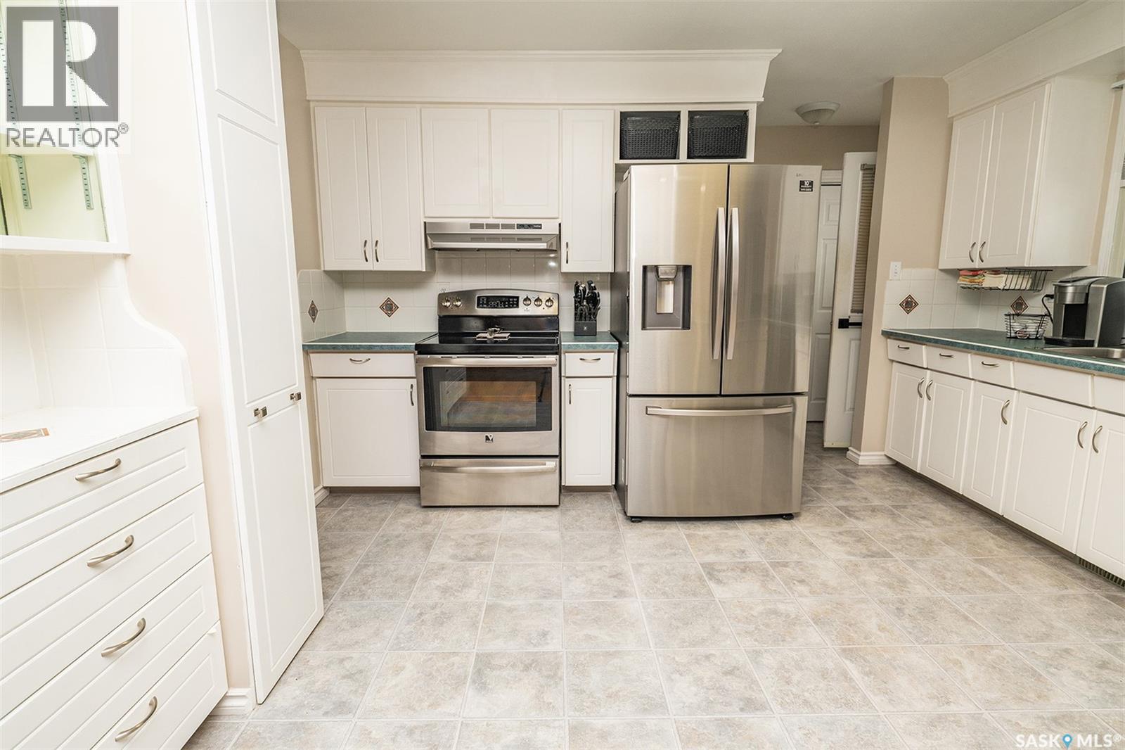 302 7th STREET E - Image 11