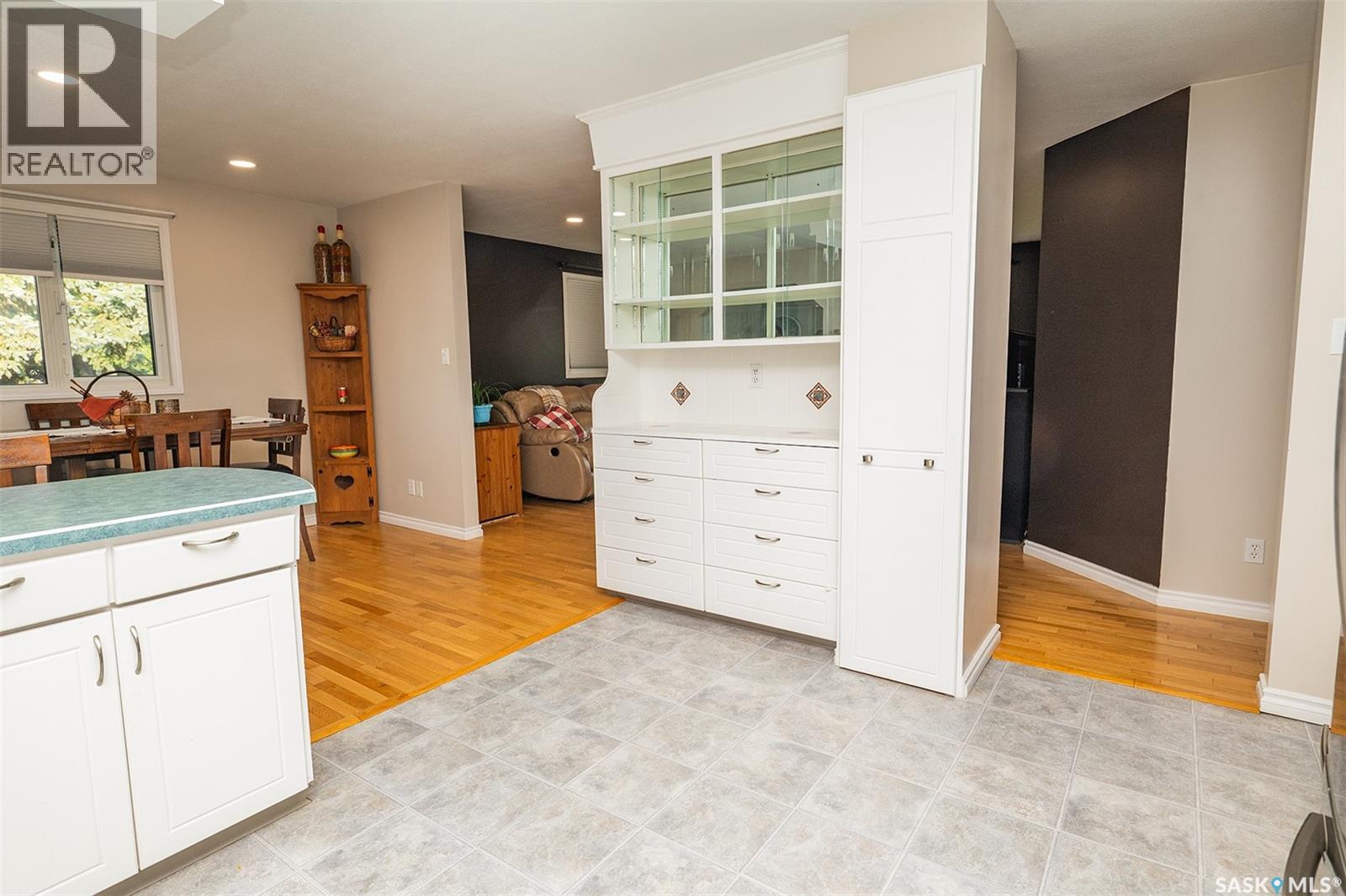 302 7th STREET E - Image 12
