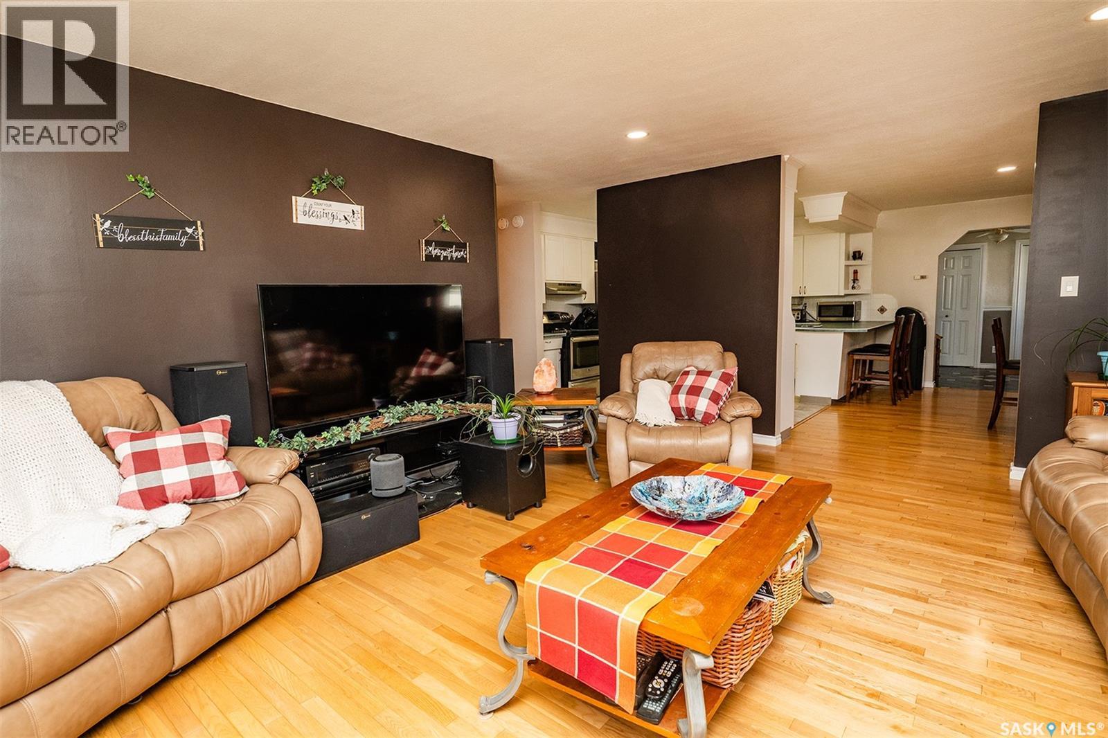 302 7th STREET E - Image 15