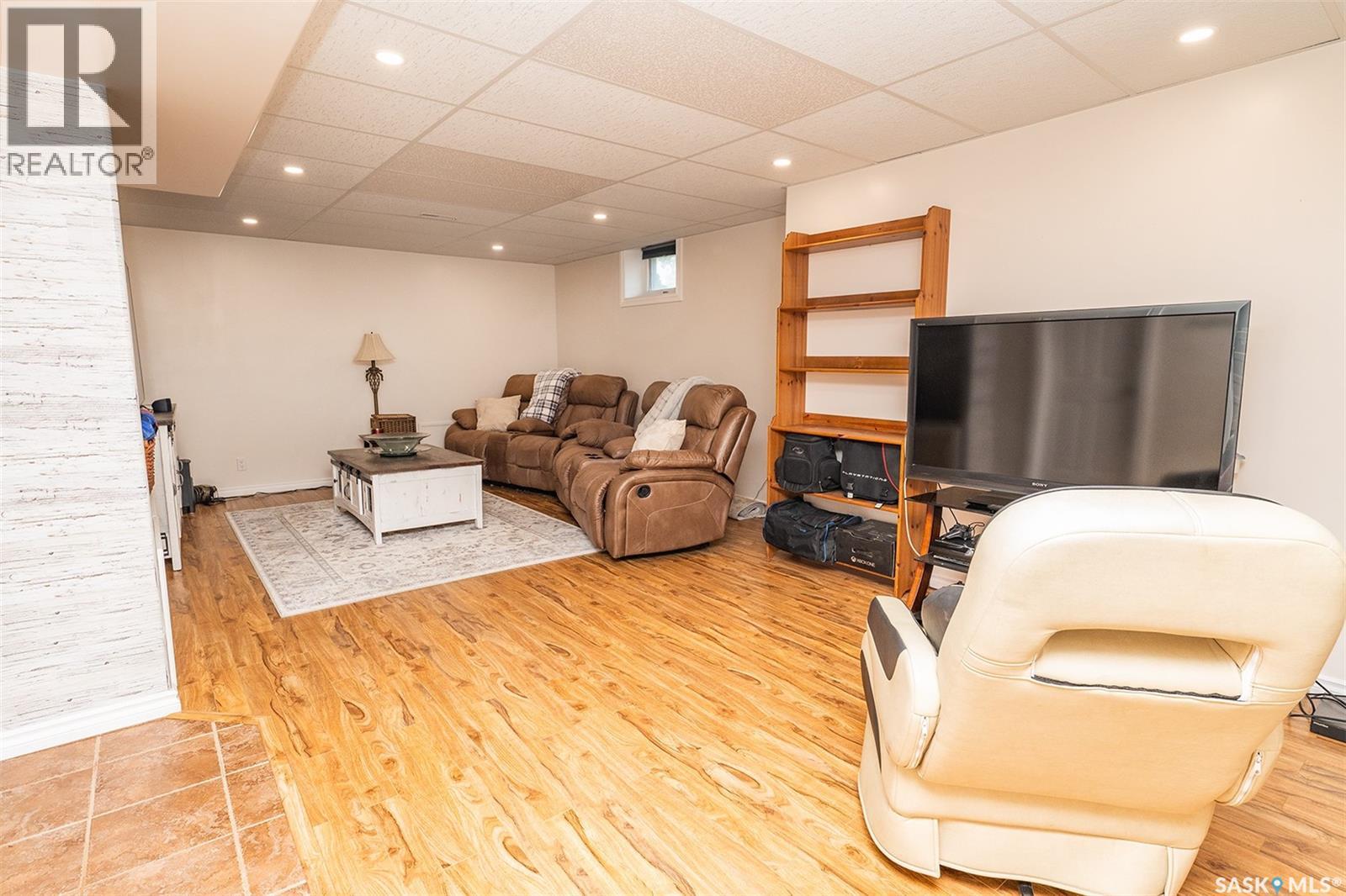302 7th STREET E - Image 28