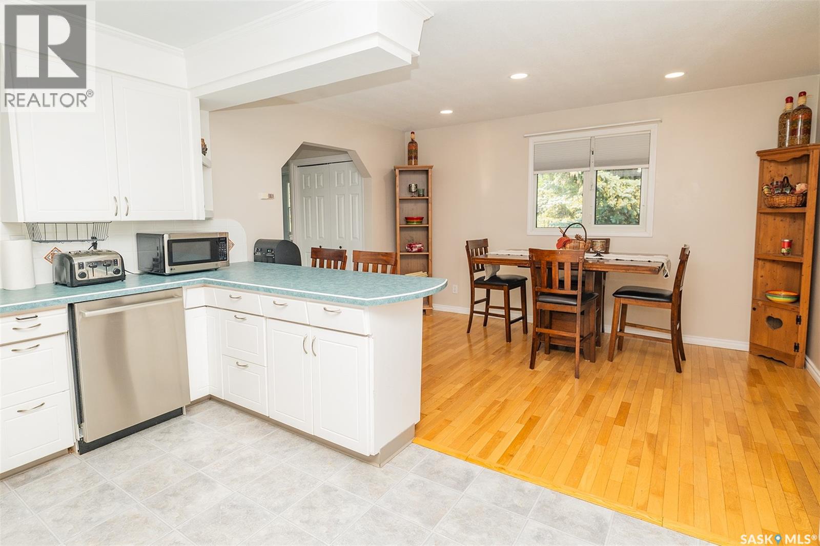 302 7th STREET E - Image 8