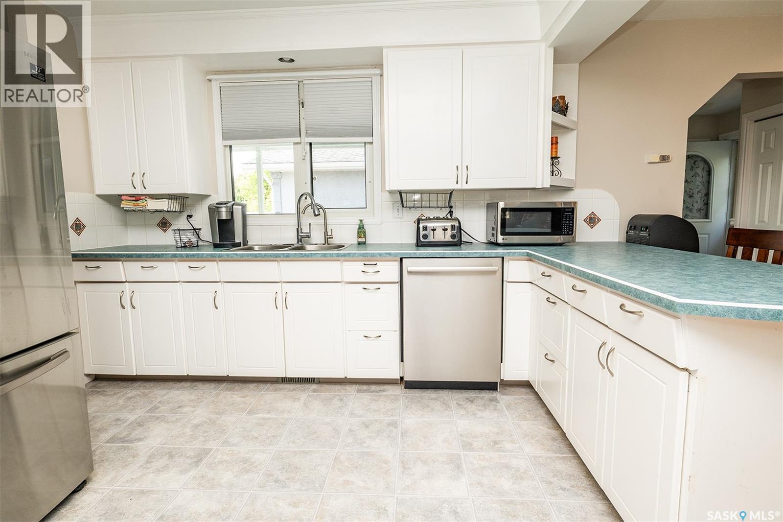 302 7th STREET E - Image 9