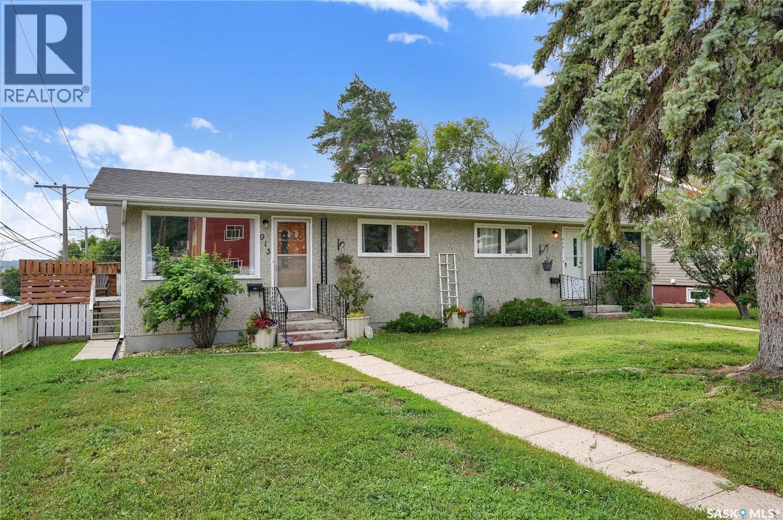 #913-915 Hochelaga STREET W - 1