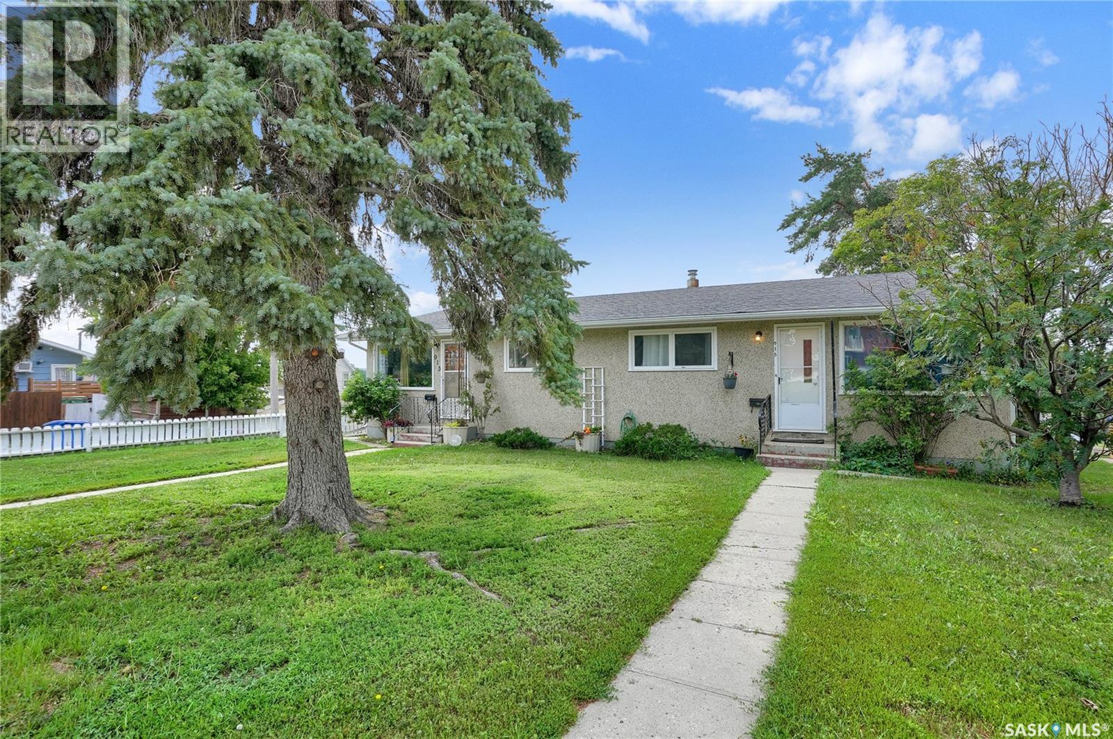 #913-915 Hochelaga STREET W - 2