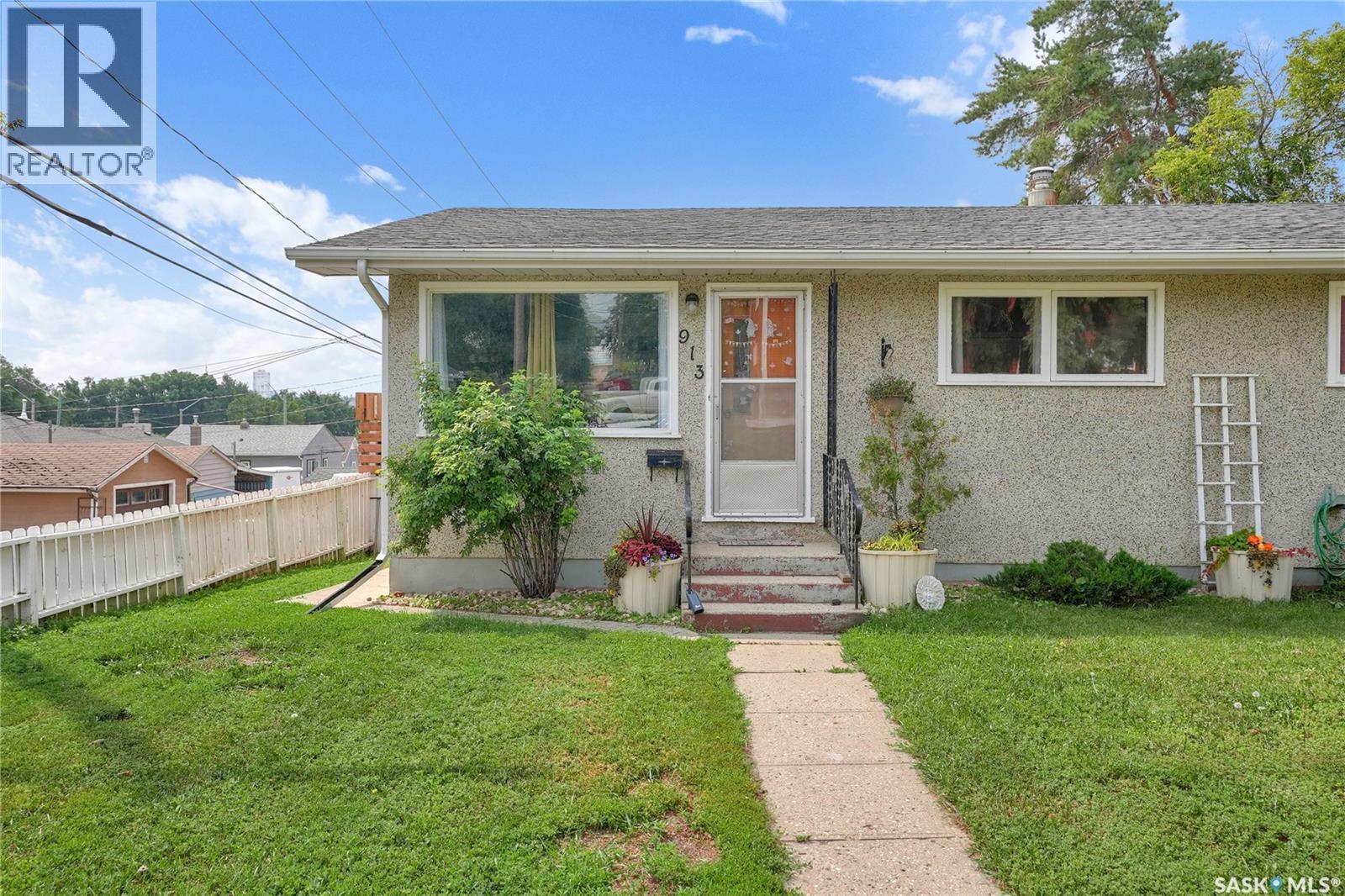 #913-915 Hochelaga STREET W - 3