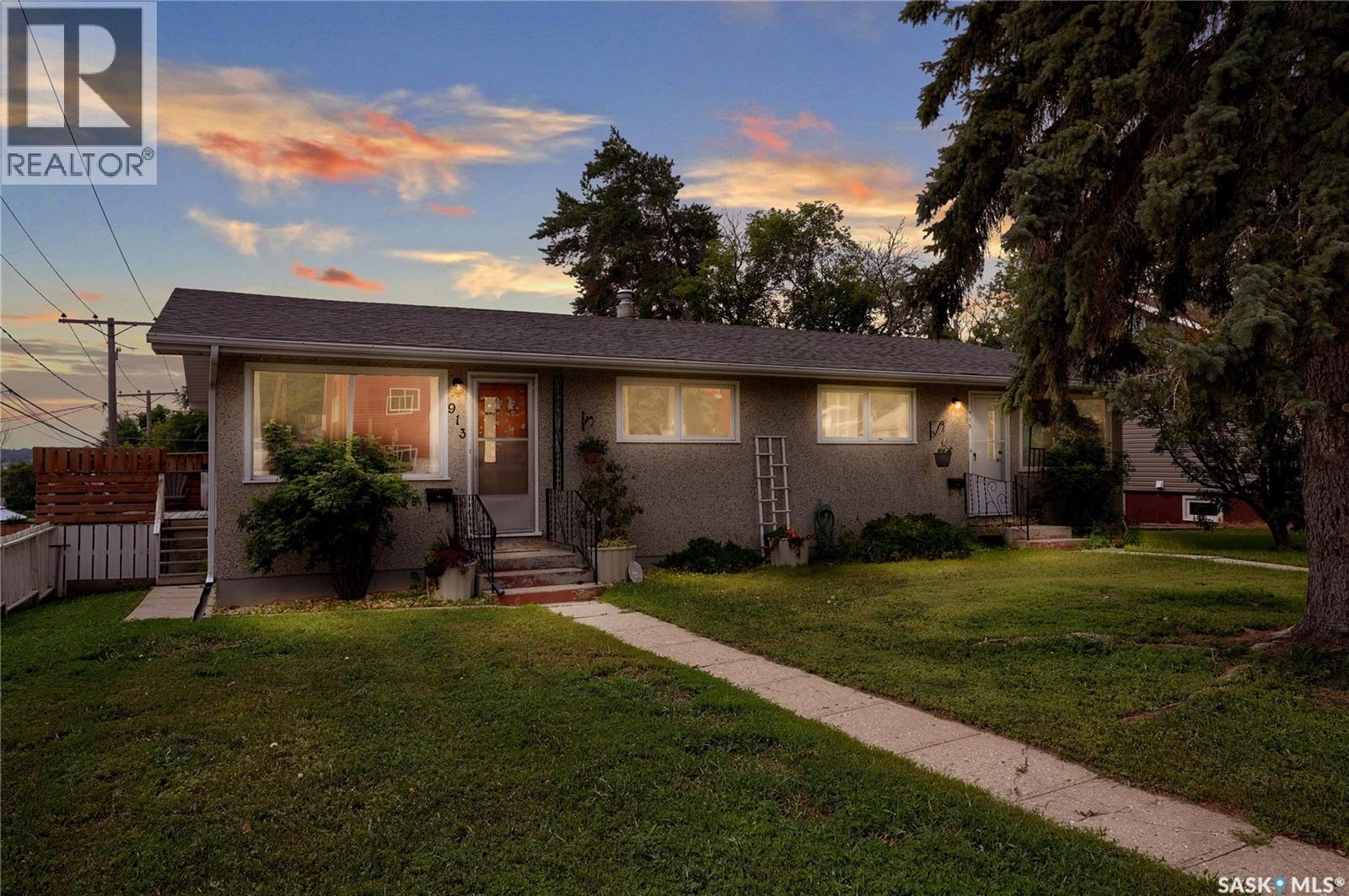 #913-915 Hochelaga STREET W - 61