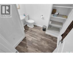 Family room - 913-915 Hochelaga Street W, Moose Jaw, SK S6H2H7 Photo 16