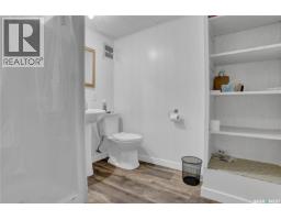 3pc Bathroom - 913-915 Hochelaga Street W, Moose Jaw, SK S6H2H7 Photo 17