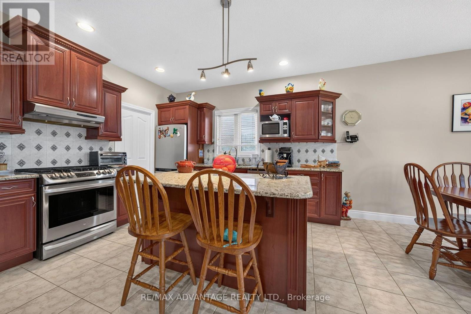 8 WILLARD CRESCENT - 10