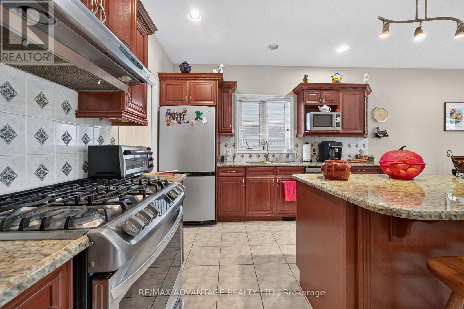 8 WILLARD CRESCENT - 11