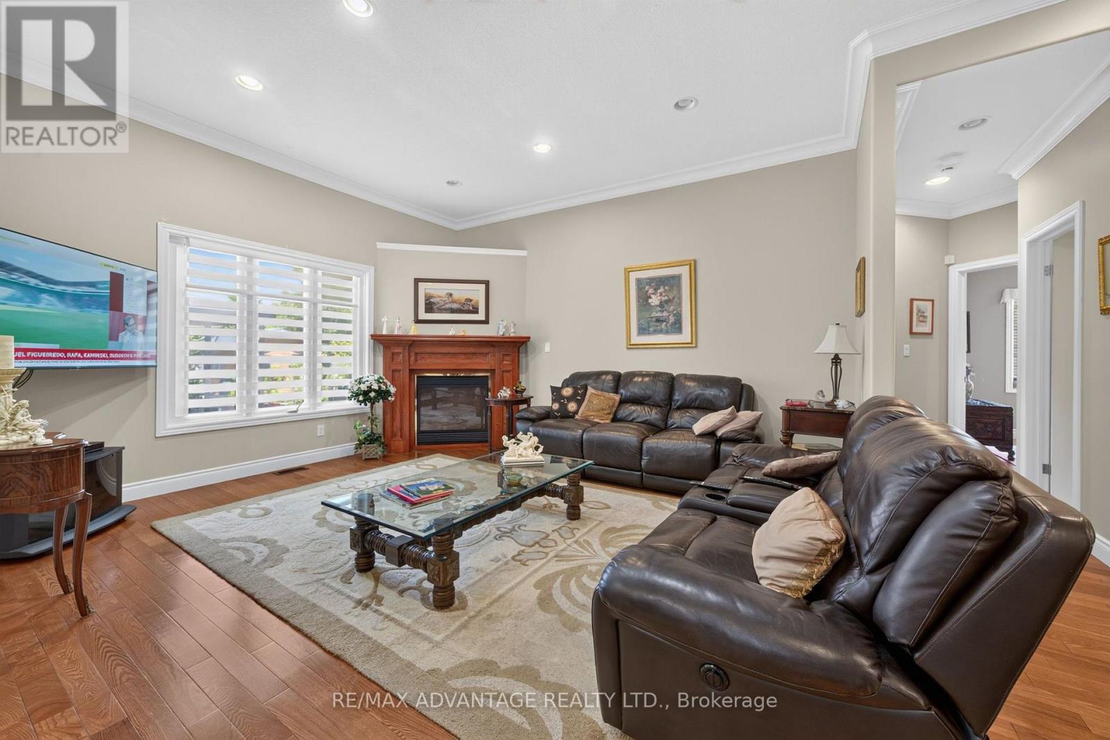 8 WILLARD CRESCENT - 13