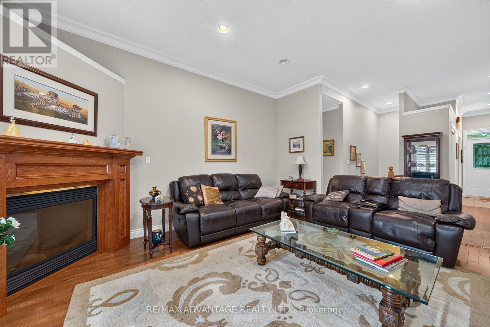 8 WILLARD CRESCENT - 14