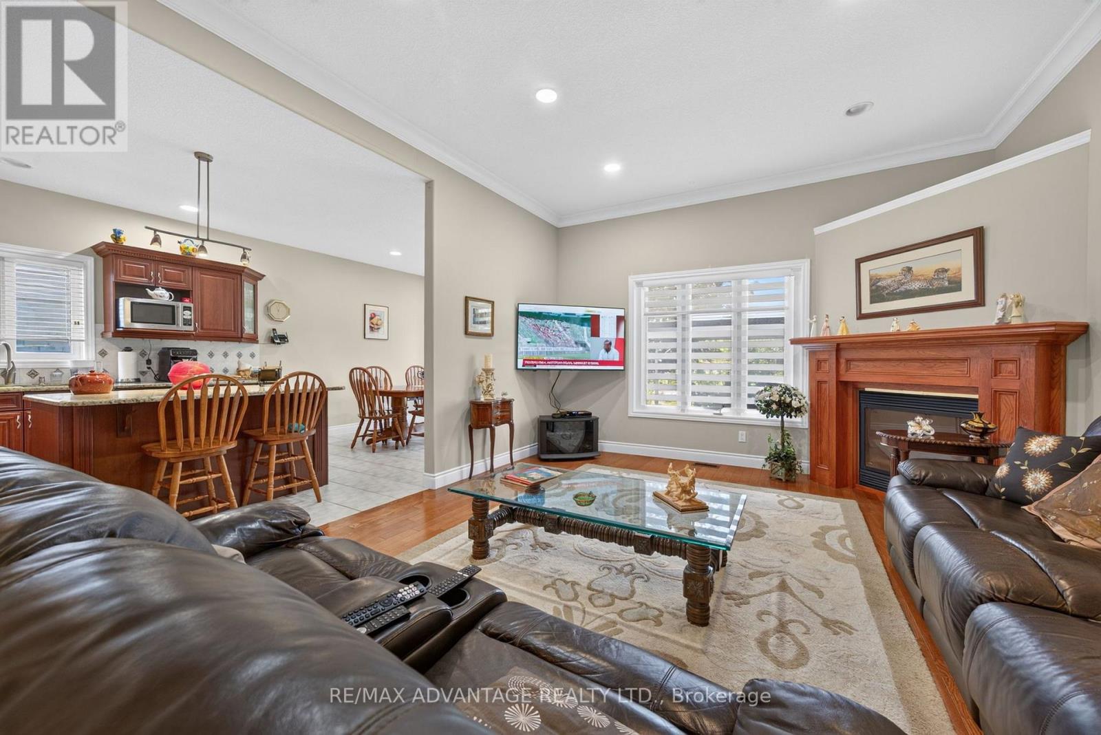 8 WILLARD CRESCENT - 15
