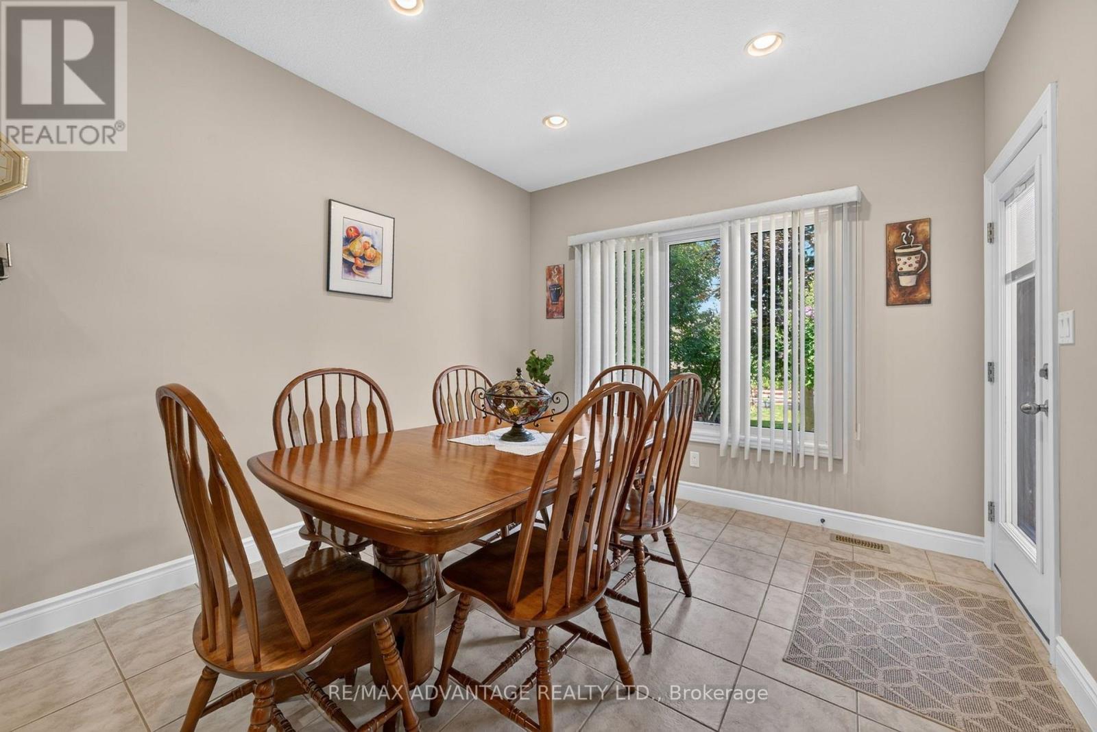 8 WILLARD CRESCENT - 16